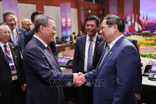 Thủ tướng Chính phủ Phạm Minh Chính gặp Thủ tướng Trung Quốc Lý Cường